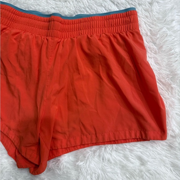 Fabletics Breathe Mid Rise Shorts - Picture 4 of 11